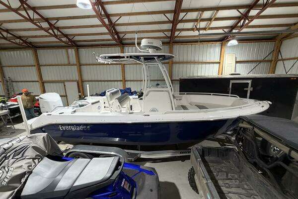 23-ft-Everglades-2016-230 Center Console- Onaway Michigan United States  yacht for sale