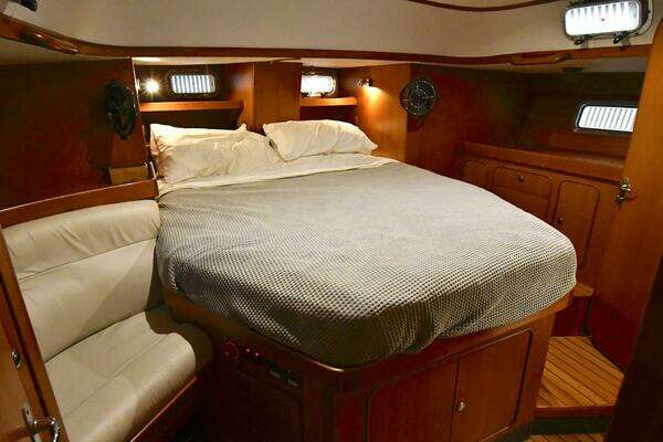 Hylas 46 Yacht For Sale