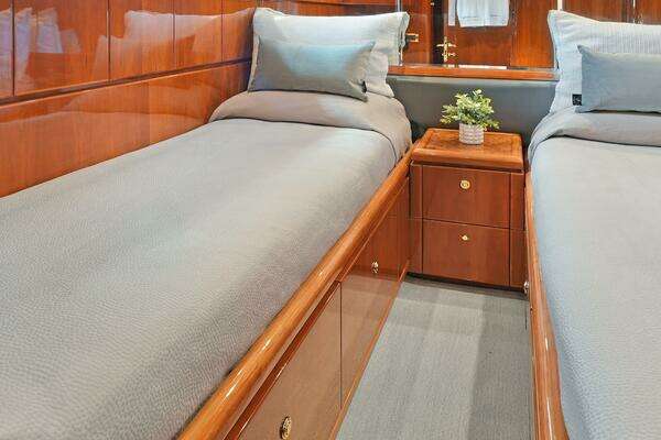 Hargrave Sky Lounge Yacht For Sale