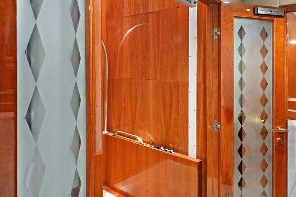 Hargrave Sky Lounge Yacht For Sale