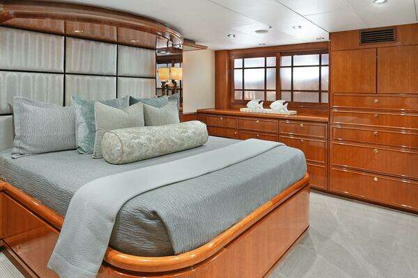 Hargrave Sky Lounge Yacht For Sale