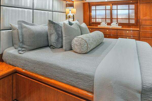 Hargrave Sky Lounge Yacht For Sale