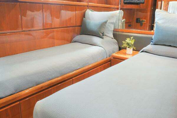 Hargrave Sky Lounge Yacht For Sale