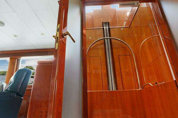 Hargrave Sky Lounge Yacht For Sale