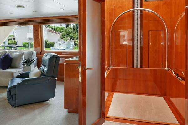 Hargrave Sky Lounge Yacht For Sale