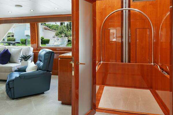 Hargrave Sky Lounge Yacht For Sale