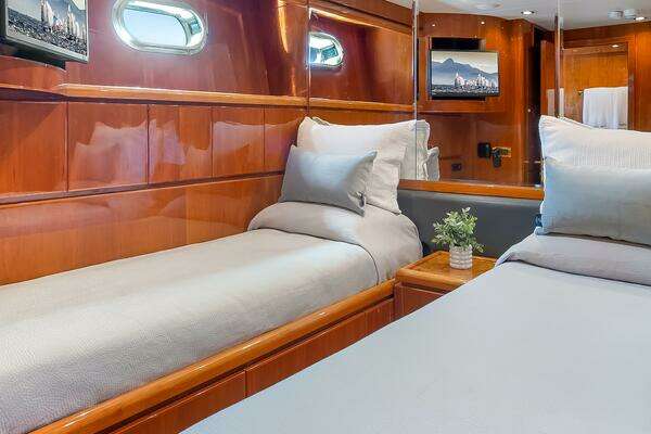 Hargrave Sky Lounge Yacht For Sale