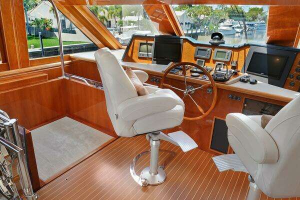 Hargrave Sky Lounge Yacht For Sale