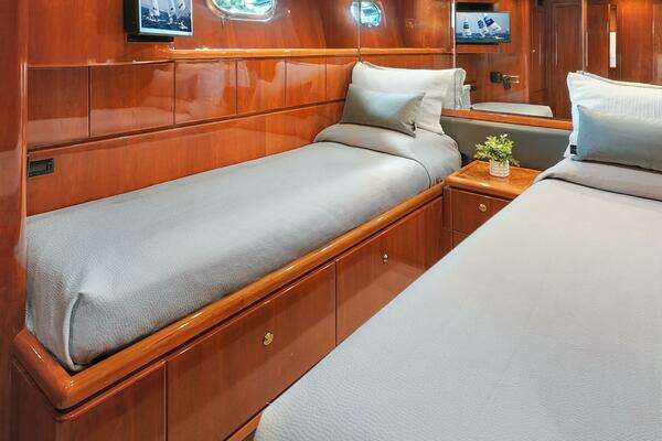 Hargrave Sky Lounge Yacht For Sale