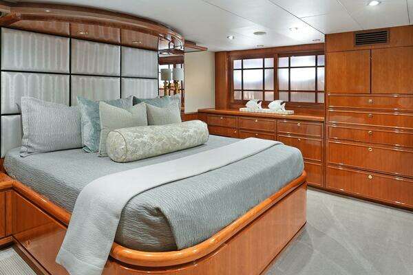 Hargrave Sky Lounge Yacht For Sale