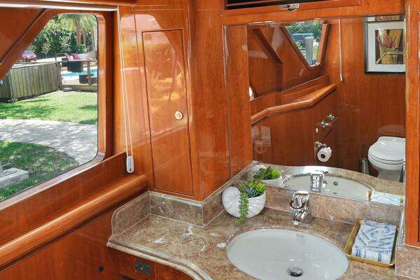 Hargrave Sky Lounge Yacht For Sale