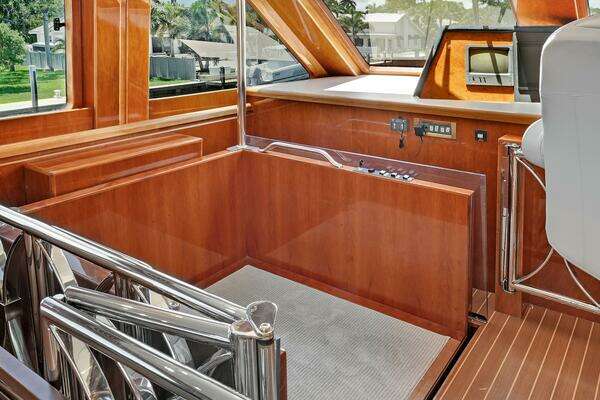 Hargrave Sky Lounge Yacht For Sale