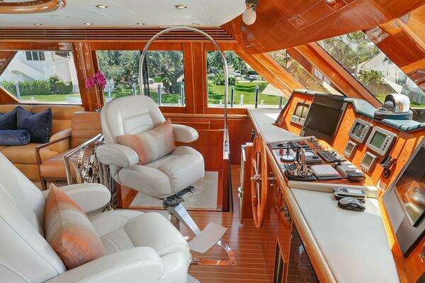 Hargrave Sky Lounge Yacht For Sale
