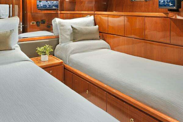 Hargrave Sky Lounge Yacht For Sale