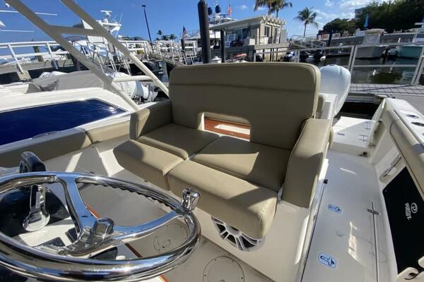Dolce 28ft Pursuit Yacht For Sale