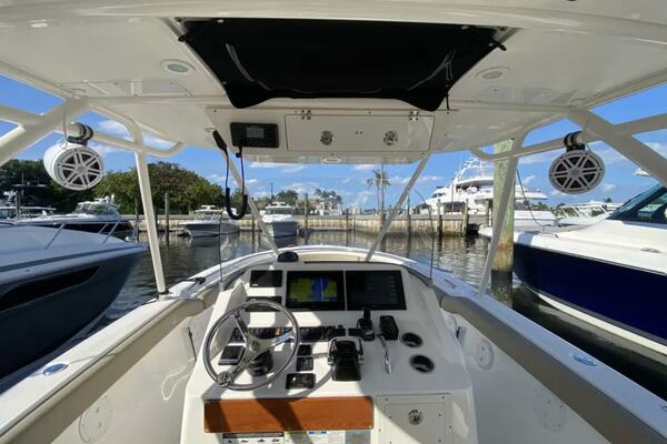 Dolce 28ft Pursuit Yacht For Sale