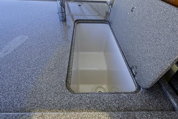 34ft Pursuit Yacht For Sale