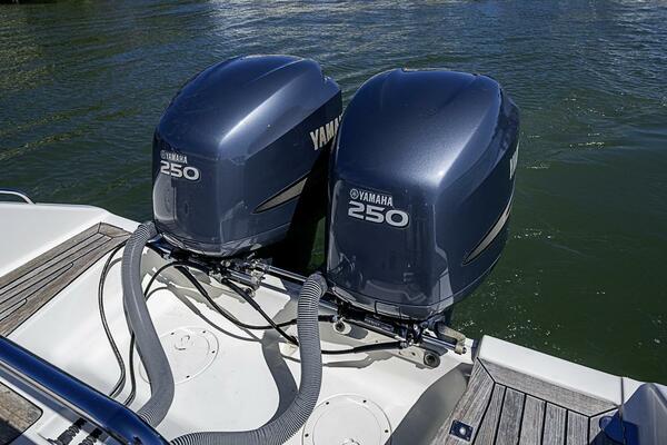 34ft Pursuit Yacht For Sale