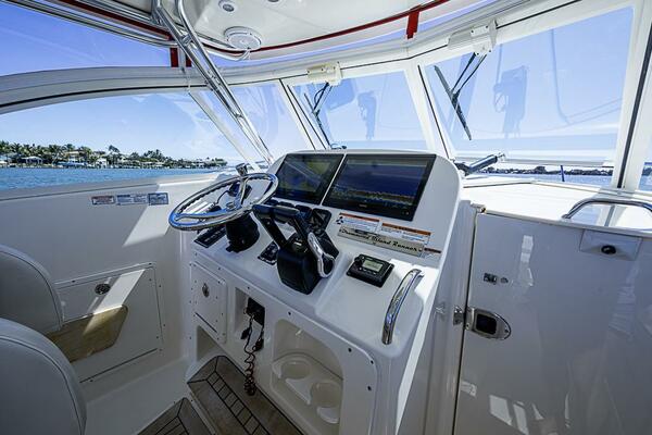 34ft Pursuit Yacht For Sale