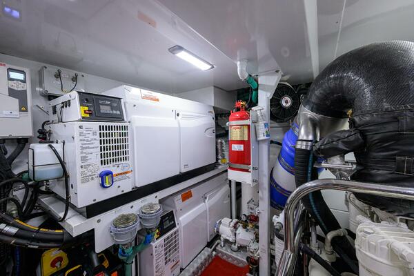 Princess Y78 - Janie II - Engine Room