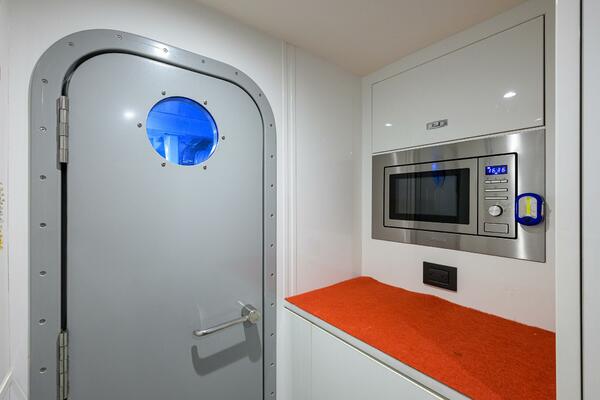 Princess Y78 - Janie II - Crew Area