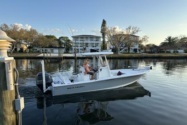 24ft Sea Hunt Yacht For Sale