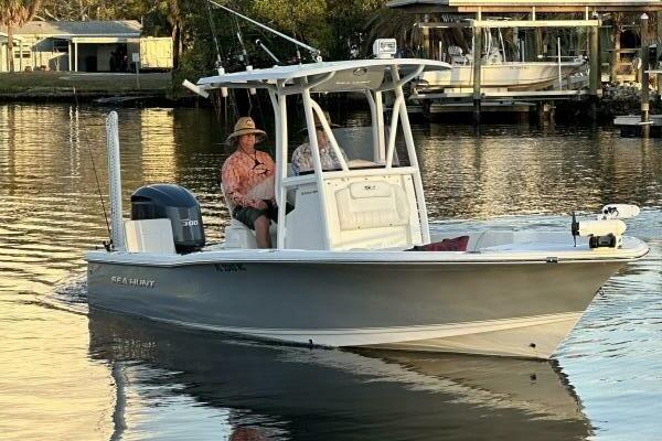 24ft Sea Hunt Yacht For Sale