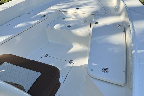 Pioneer 220 Bay Sport