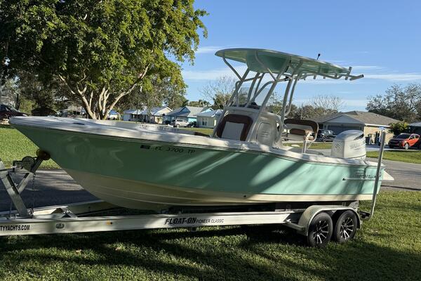 Pioneer 220 Bay Sport