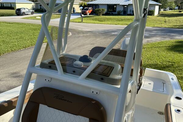 Pioneer 220 Bay Sport