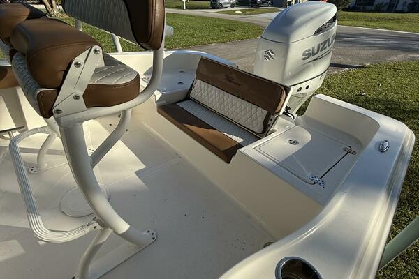 Pioneer 220 Bay Sport