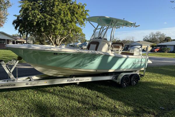 Pioneer 220 Bay Sport