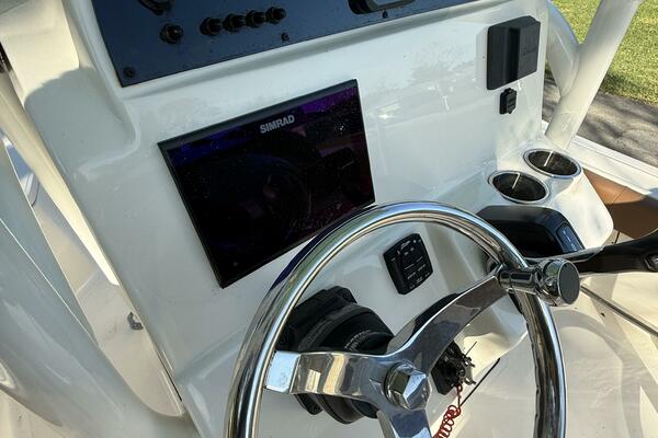 Pioneer 220 Bay Sport