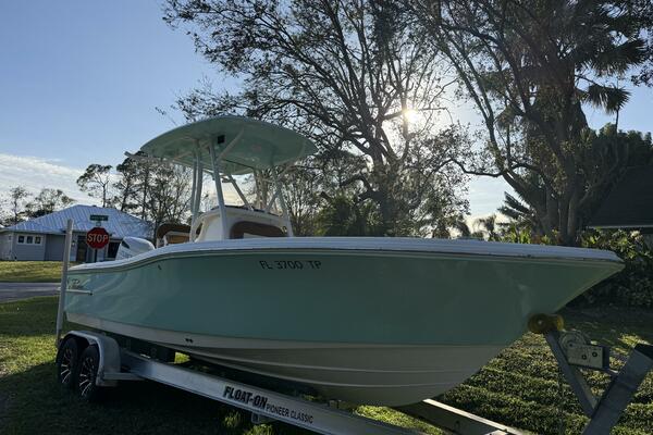 Pioneer 220 Bay Sport