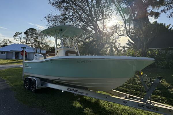 Pioneer 220 Bay Sport