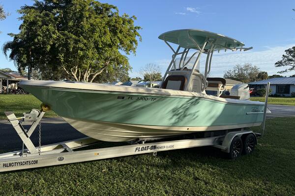 Pioneer 220 Bay Sport