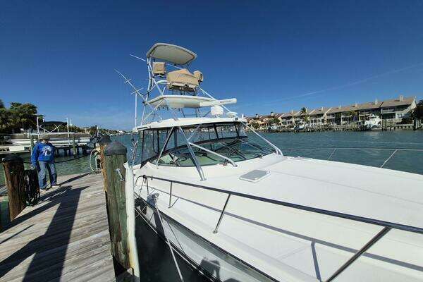 Photo of the 2004 Riviera 4000 Offshore