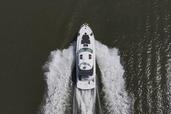 2007 Sea Ray 48 Sundancer underway