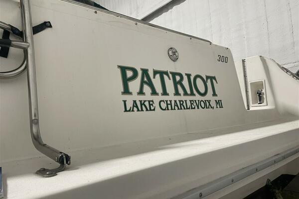 Patriot 30ft Sea Ray Yacht For Sale