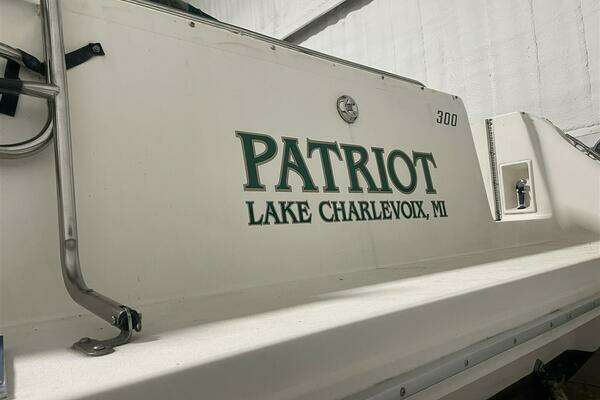 Photo of the 1993 Sea Ray 300 Weekender "Patriot"