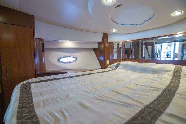 Silverton Ovation Yacht For Sale