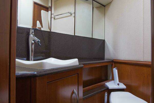 Silverton Ovation Yacht For Sale