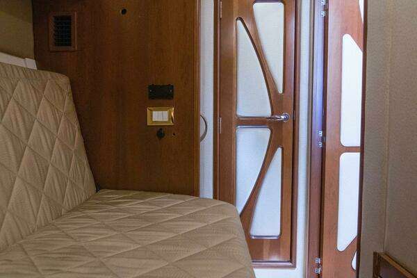 Silverton Ovation Yacht For Sale