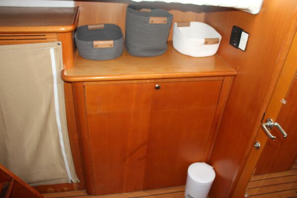 Cadence 43ft Lagoon Yacht For Sale