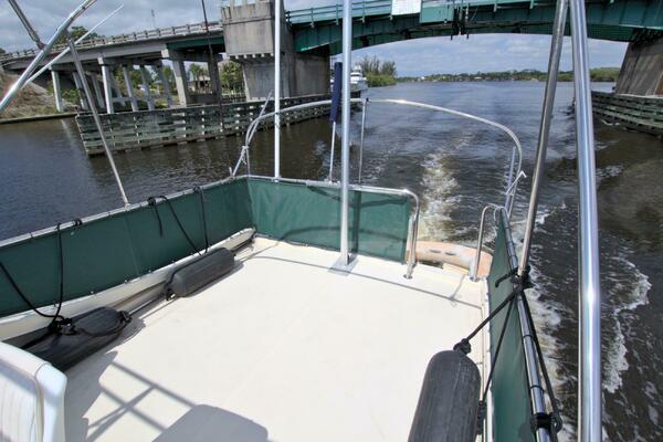 Escapade 31ft Camano Yacht For Sale