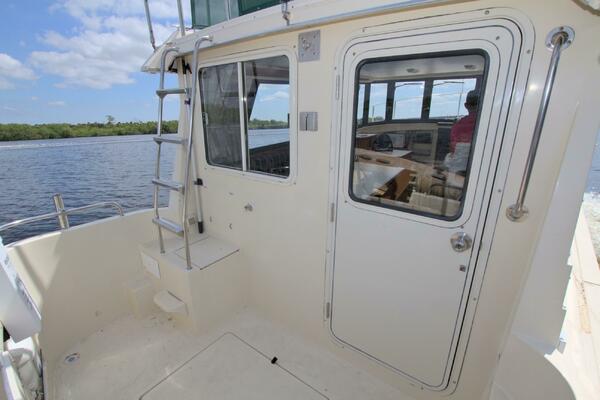 Escapade 31ft Camano Yacht For Sale