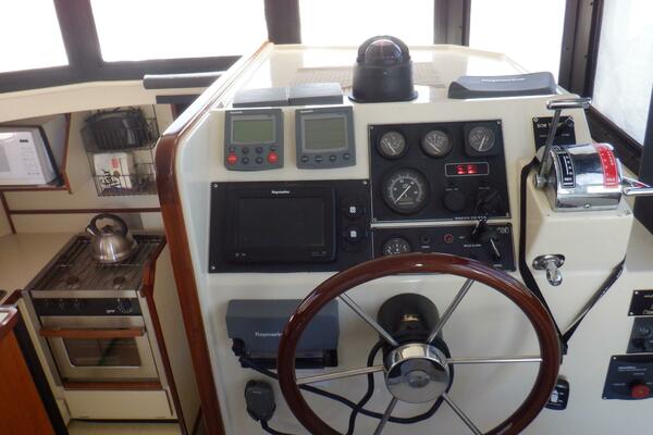 Escapade 31ft Camano Yacht For Sale