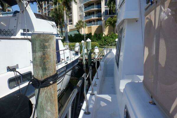 2002 Mainship 43