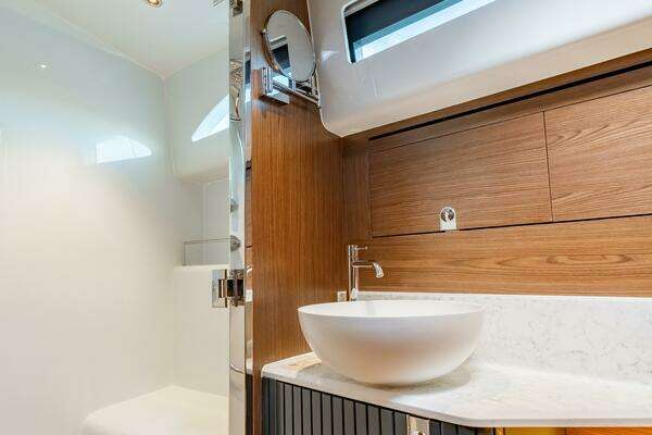 ECLIPSE 505 Shadow Yacht For Sale