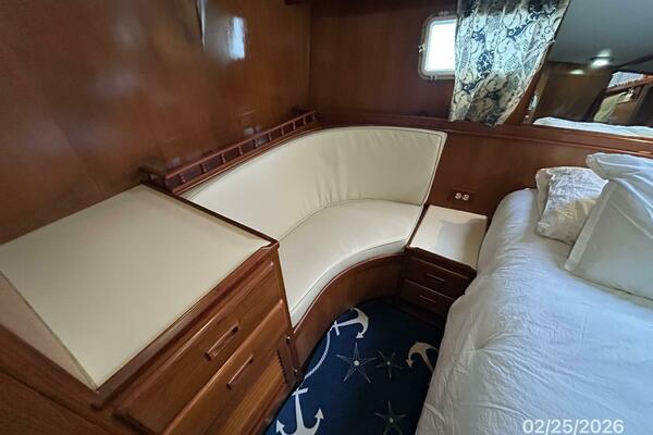 42' Jefferson master stateroom starboard seating